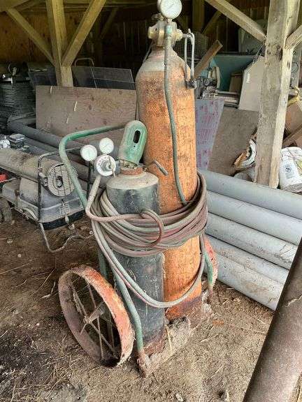 Welding cart, tanks, gauges image