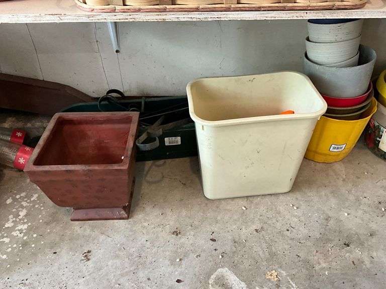 Contents of floor below shelving image