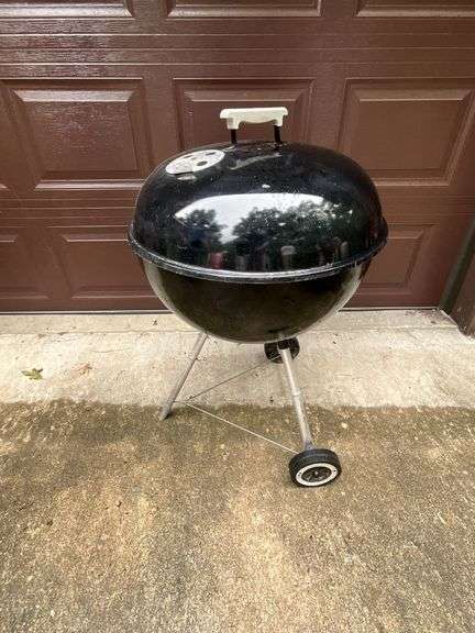 Weber kettle grill image