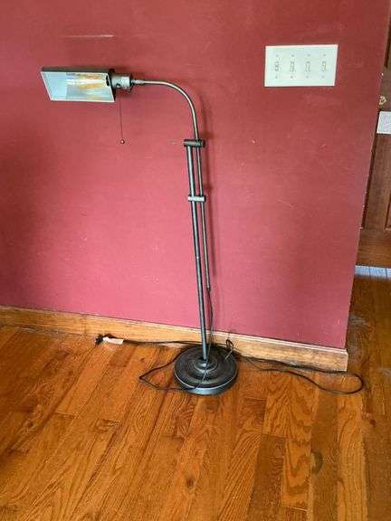 Adjustable height floor lamp image