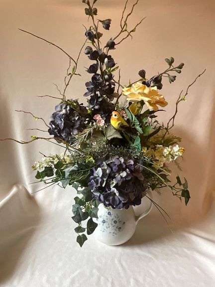 Pfaltzgraff Poetry Glossy pitcher with floral arrangement image
