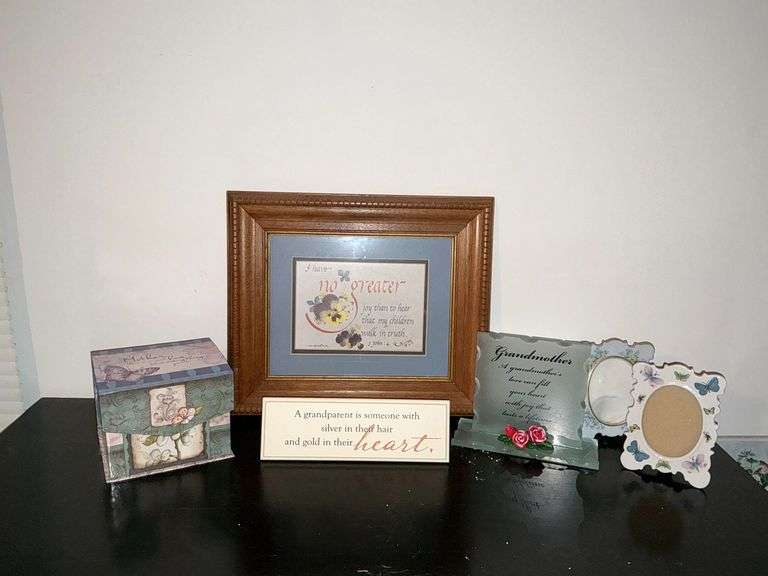 Decorative items image