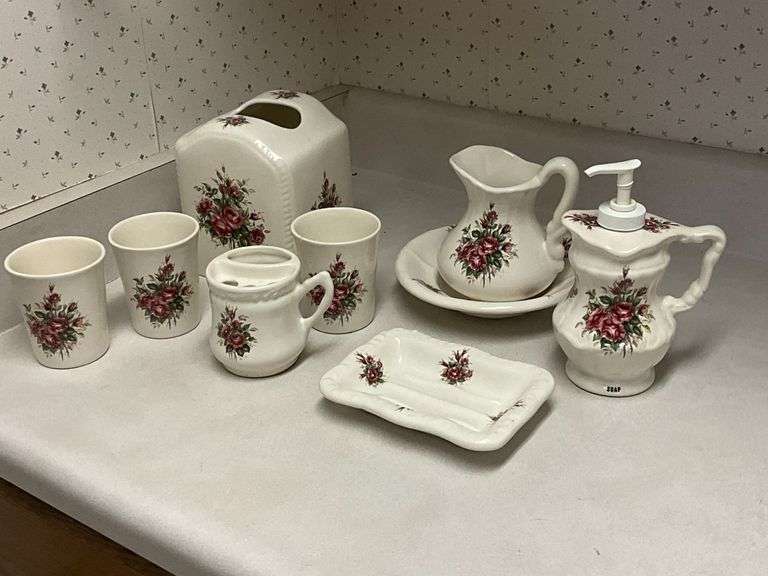 Rose Rhapsody soap dish, lotion dispenser (handle cracked) image