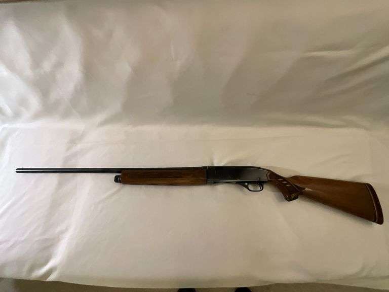 Winchester Model 1400 20 ga. 2 3/4" chamber, modified, semi-automatic, recoil pad on stock image