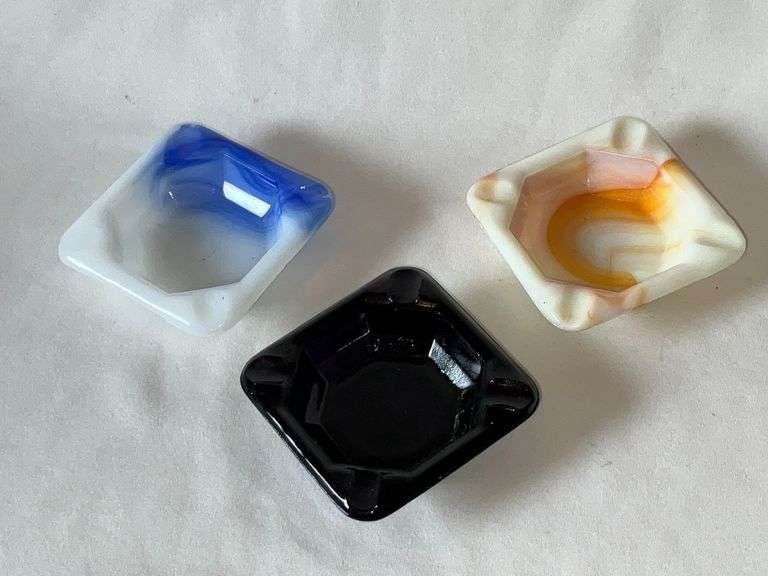 Akro Agate Flying Crow ash trays image
