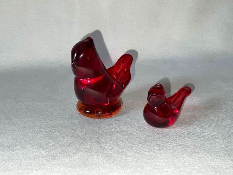 Pair of art glass cardinals, artist signed 1993 image