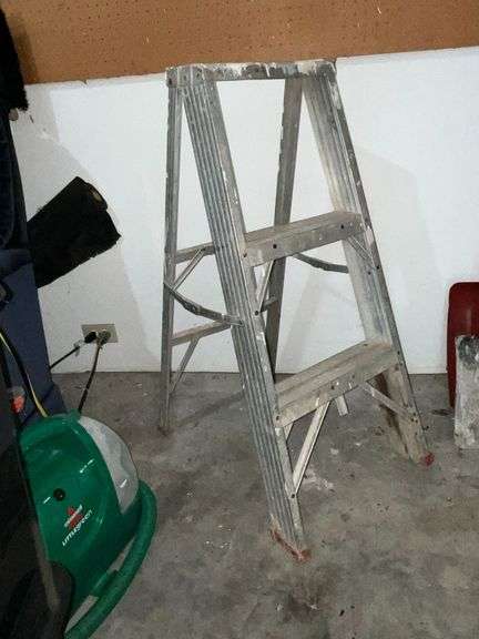 3' aluminum step ladder image