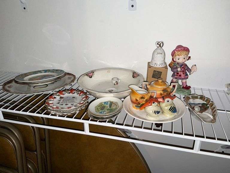 Assortment of china pieces image