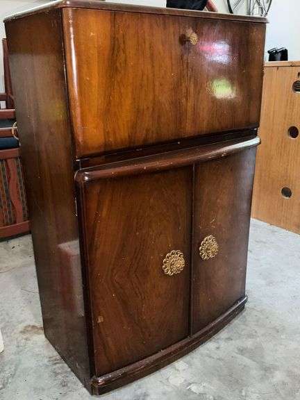 Retro wet bar image