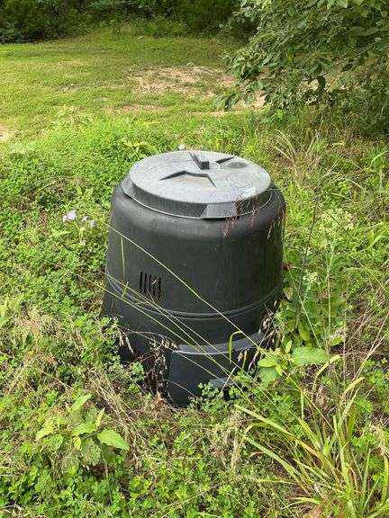 Earth Machine compost bin image