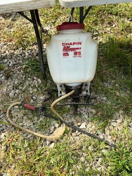 Chapin Z4V rechargeable backpack sprayer, 4-gallon image