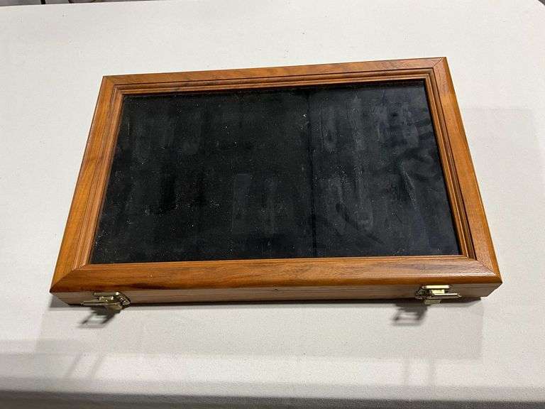 Wooden knife display case with hinged lid image