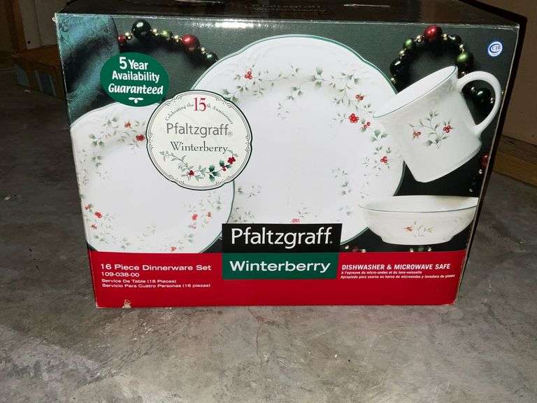 Pfaltzgraff Winterberry image