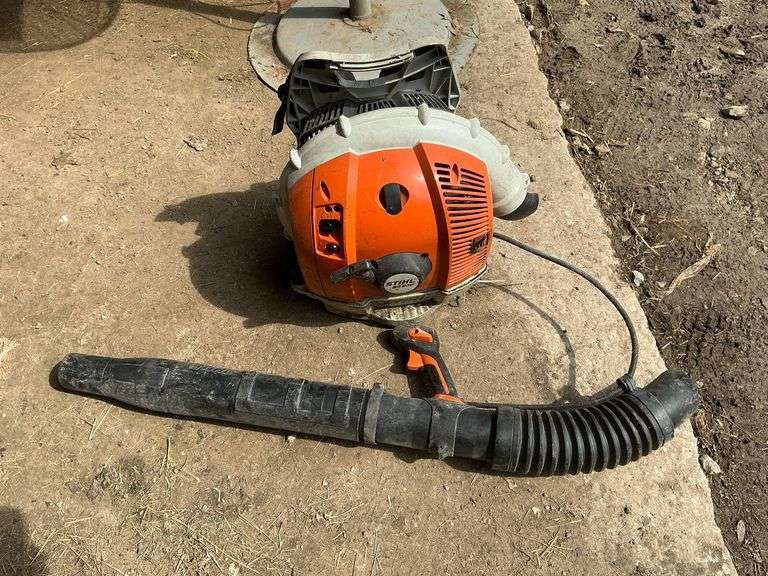 Stihl back pack blower MD BR600, needs repair on hose image