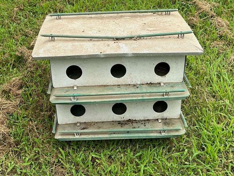 Aluminum birdhouse image