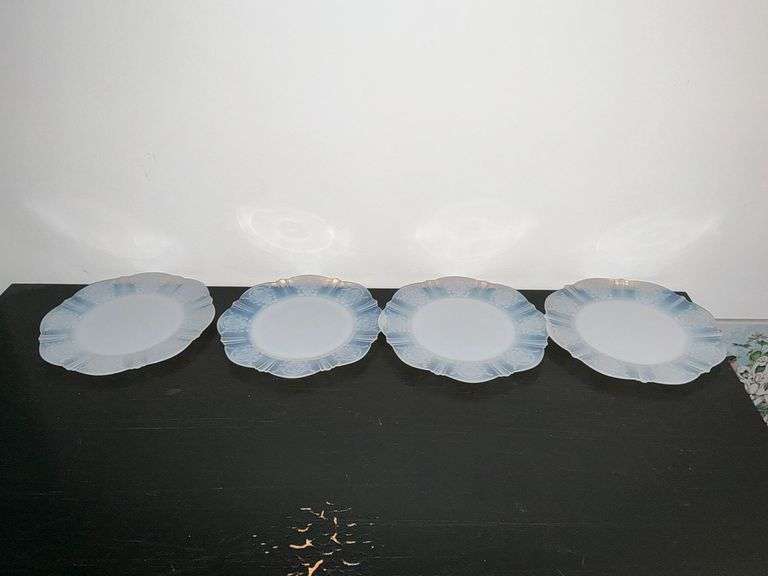 American Sweetheart 4 dessert plates, 8" W image