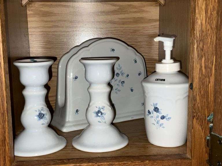 Pfaltzgraff Poetry Glossy lotion dispenser, napkin holder image