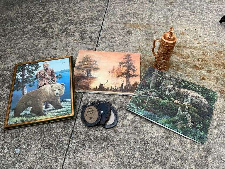 Framed wildlife prints, ceramic stein, frame image