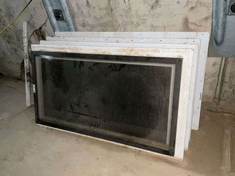 4 used vinyl windows image