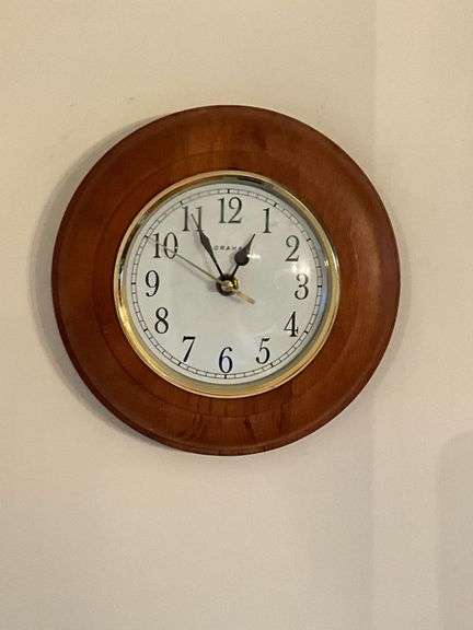 Ingraham battery-operated wall clock image