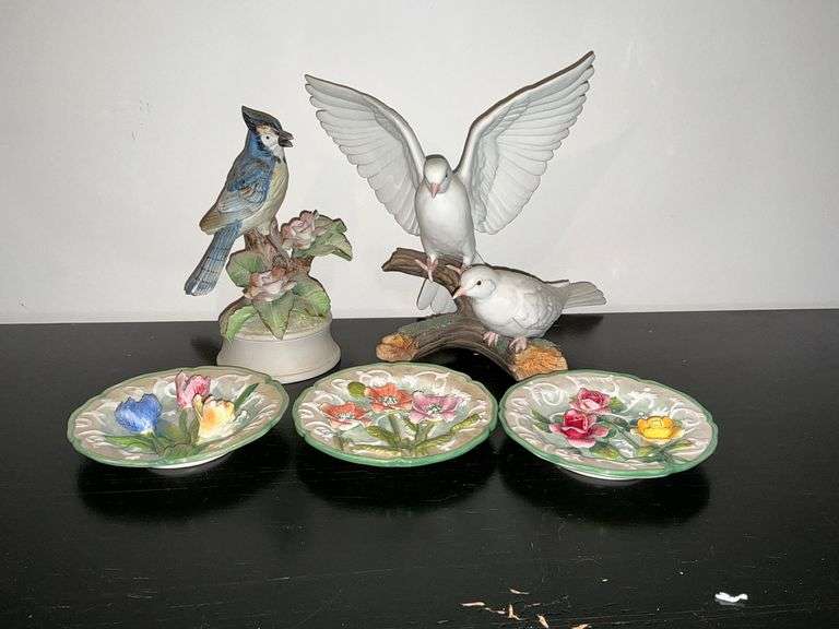 Royal Crown bluejay music box image