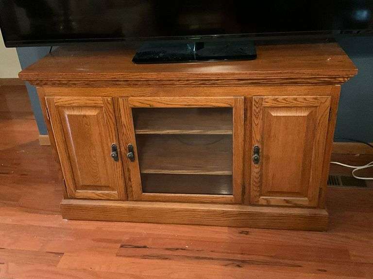 Entertainment cabinet, with shelves for electronics image