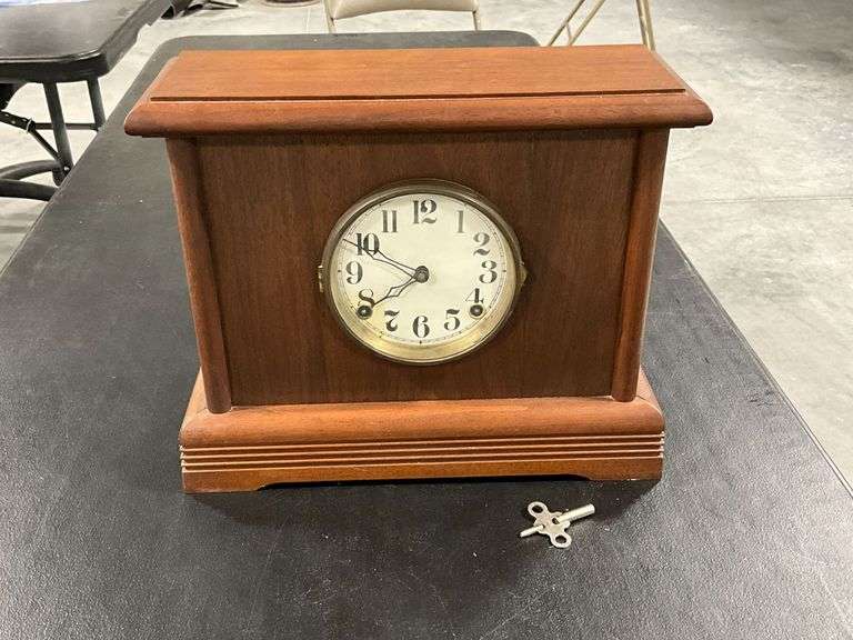 Mantle clock with key image