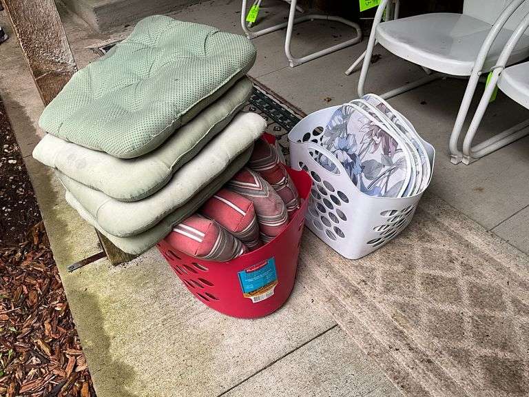 Patio chair cushions image