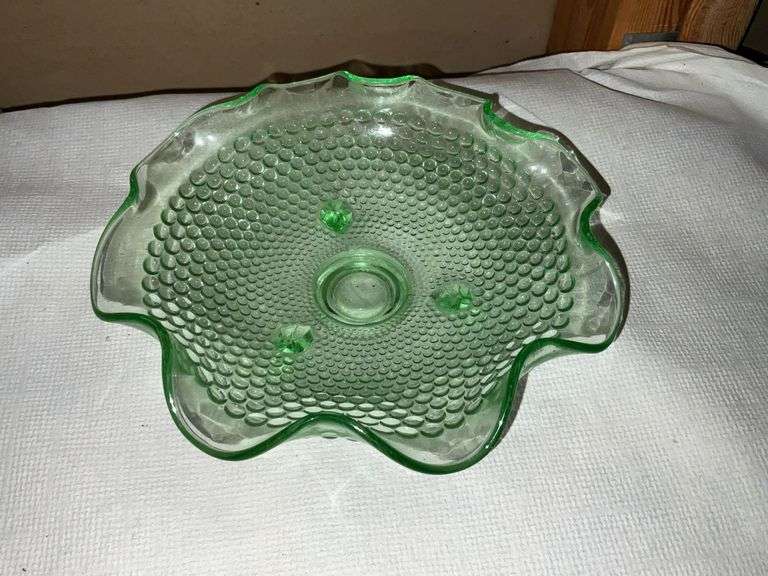 Green ruffle edge 3-footed bowl image