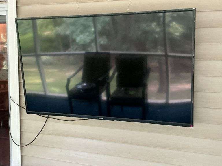 Toshiba television with remote, Model 55L621U image