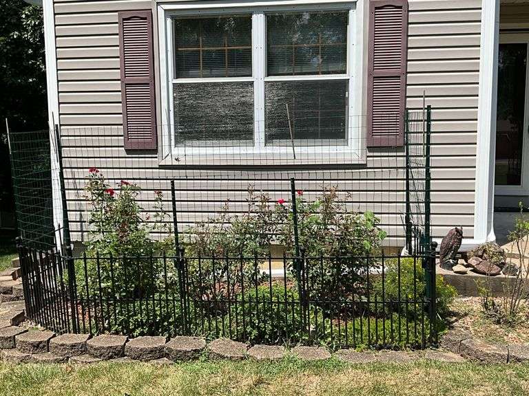 60' +/- decorative fencing, aluminum construction image