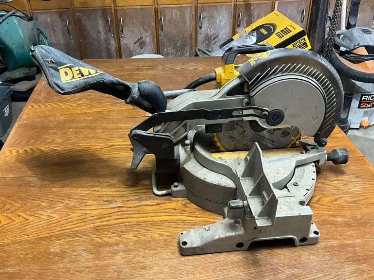 DeWalt 10" compound miter saw image