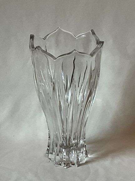 Crystal lotus design vase image