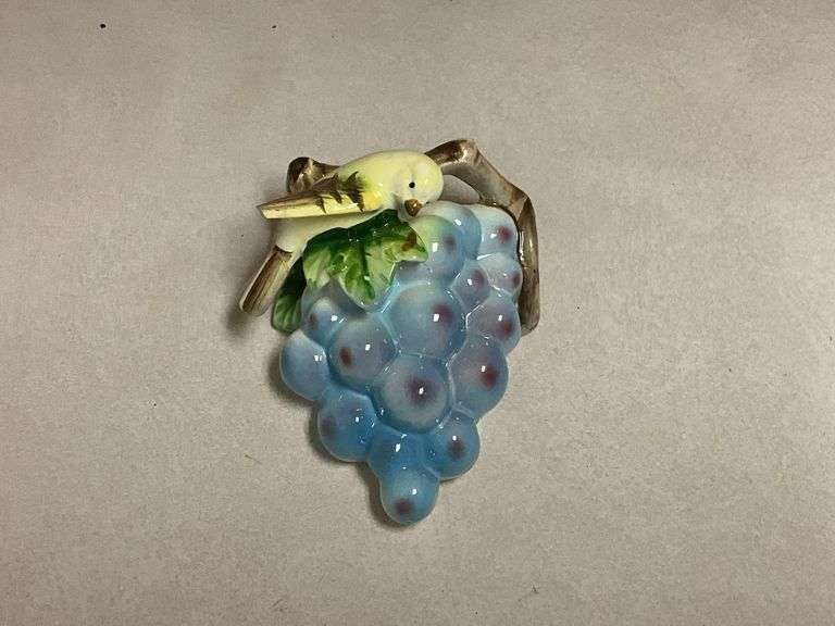 Grape cluster with bird Made in Japan wall pocket image