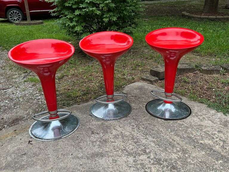 Set of 3 retro style red bar stools image