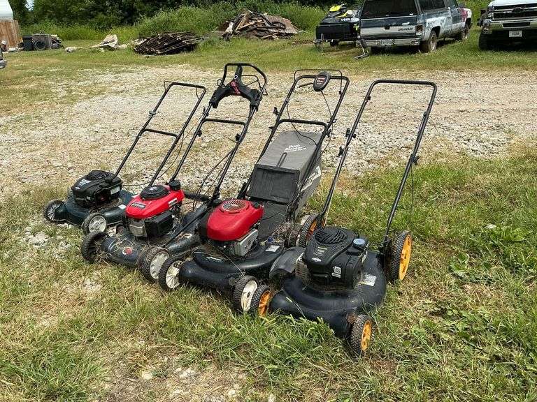 Assortment of push mowers, NON-WORKING image