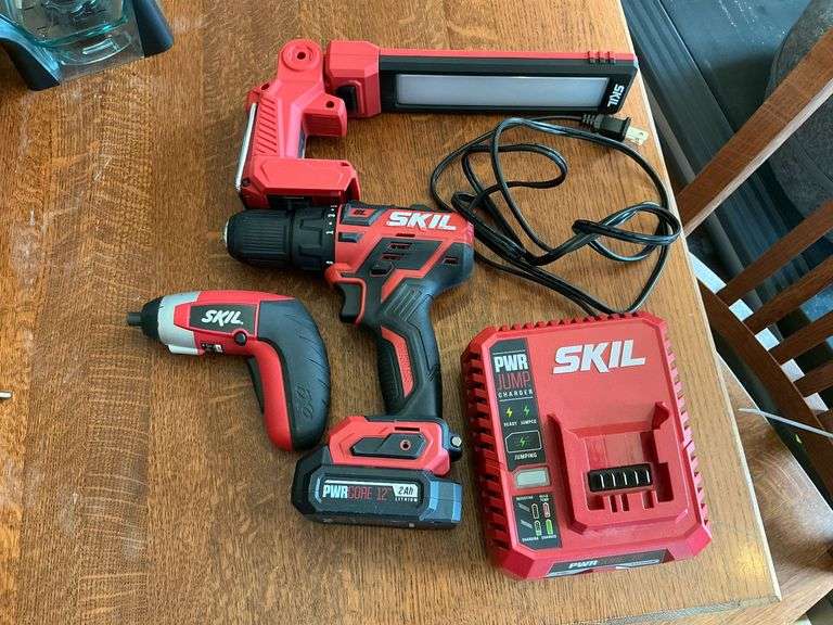 Skil 12V drill and work light image