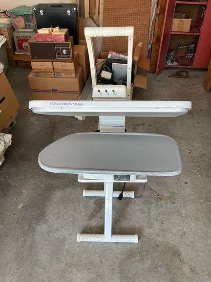 Steam press, working condition image