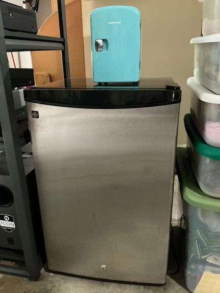 GE Model SMR04DAPBBS dorm room size fridge image