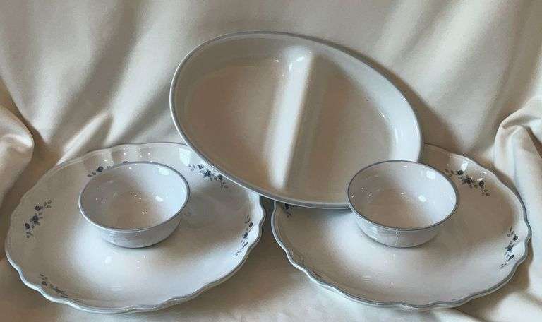 Pfaltzgraff Poetry Glossy divided casserole dish image