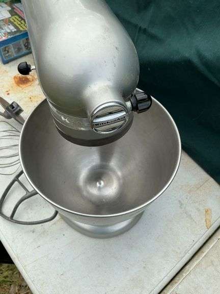 Kitchen Aid mixer, tilt head, 3 dough hooks, whisk, beater, 5 qt. image