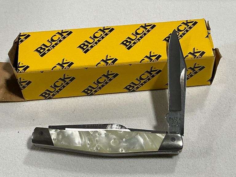 Buck 3031 3-blade pocket knife image