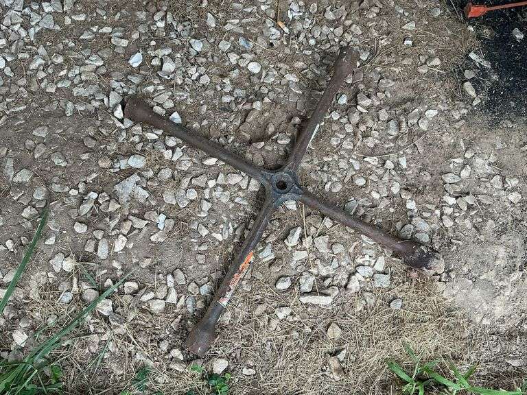 Ken-Tool heavy duty truck 4-way lug wrench image
