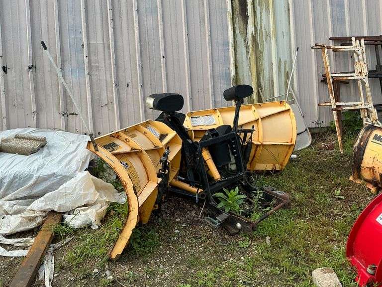 Meyer 8 1/2' V-plow, no controls or wiring harness image