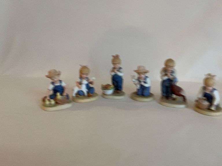 "Denim Days" figurines image