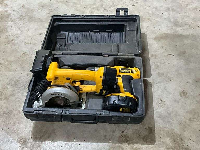 DeWalt 18V drill & saw, 2 batteries and 1 charger in carrying case image