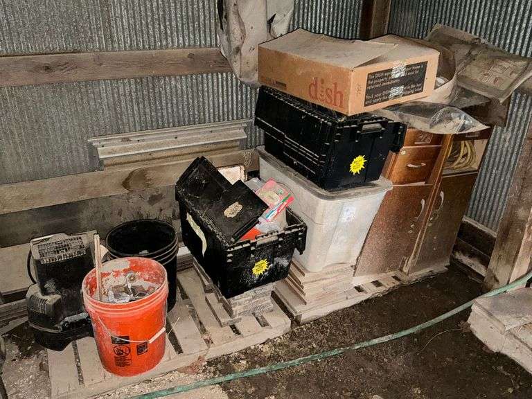 Contents of NE corner of barn image