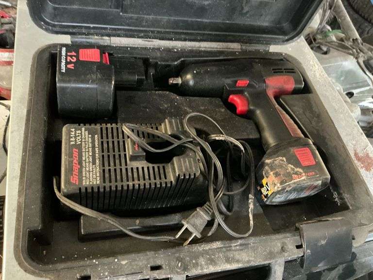 Snap-On 12V 3/8" drive impact gun, 2 batteries, charger and case image