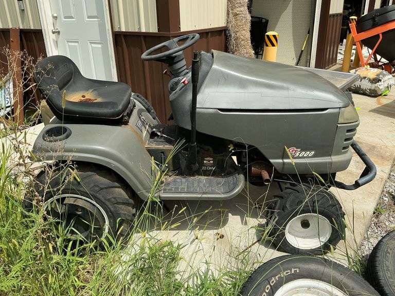 Craftsman lawn tractor GT5000, 22 hp Briggs & Stratton motor image