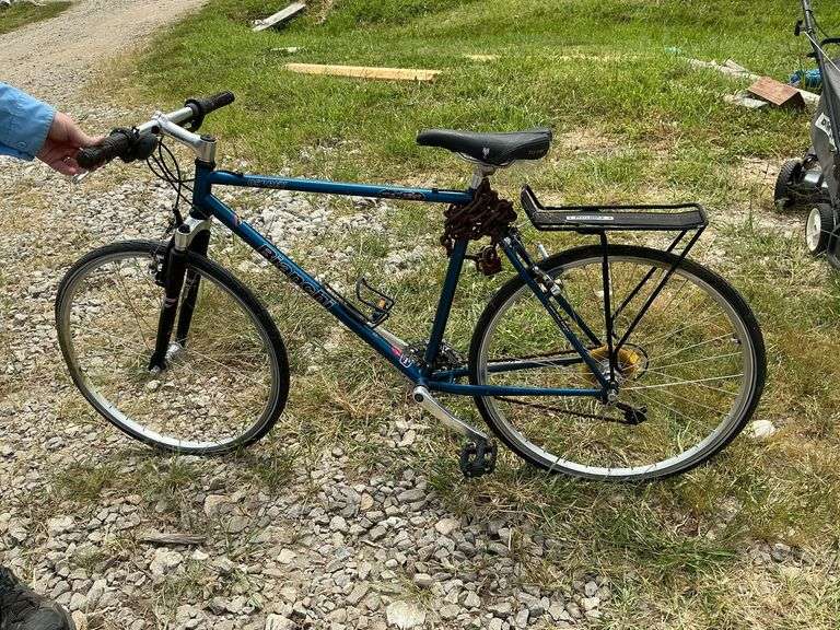 Bianchi Osprey Men's 21-speed 26" bike with luggage rack image